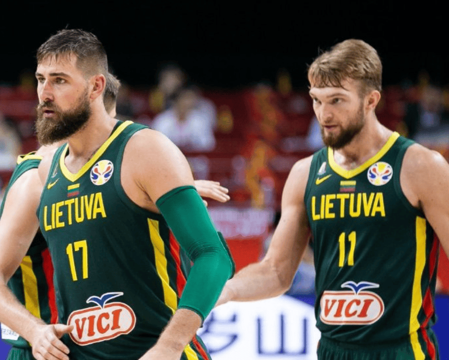 波兰男篮绝杀日本男篮，萨博尼斯完成帽子戏法