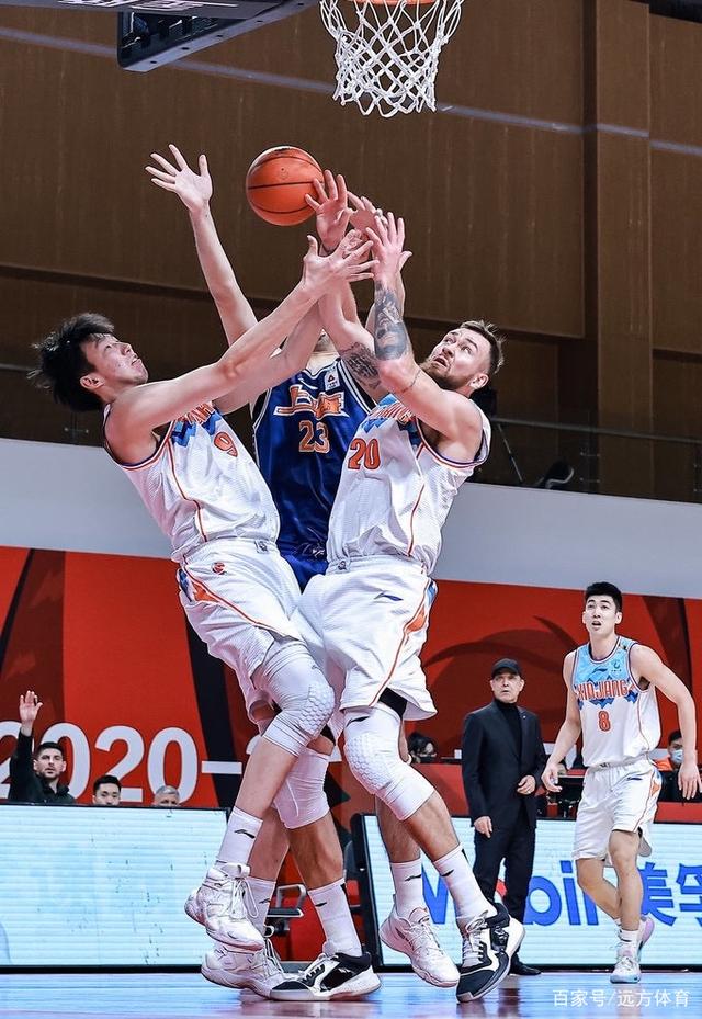 波兰男篮完胜中国男篮，西蒙斯制霸全场