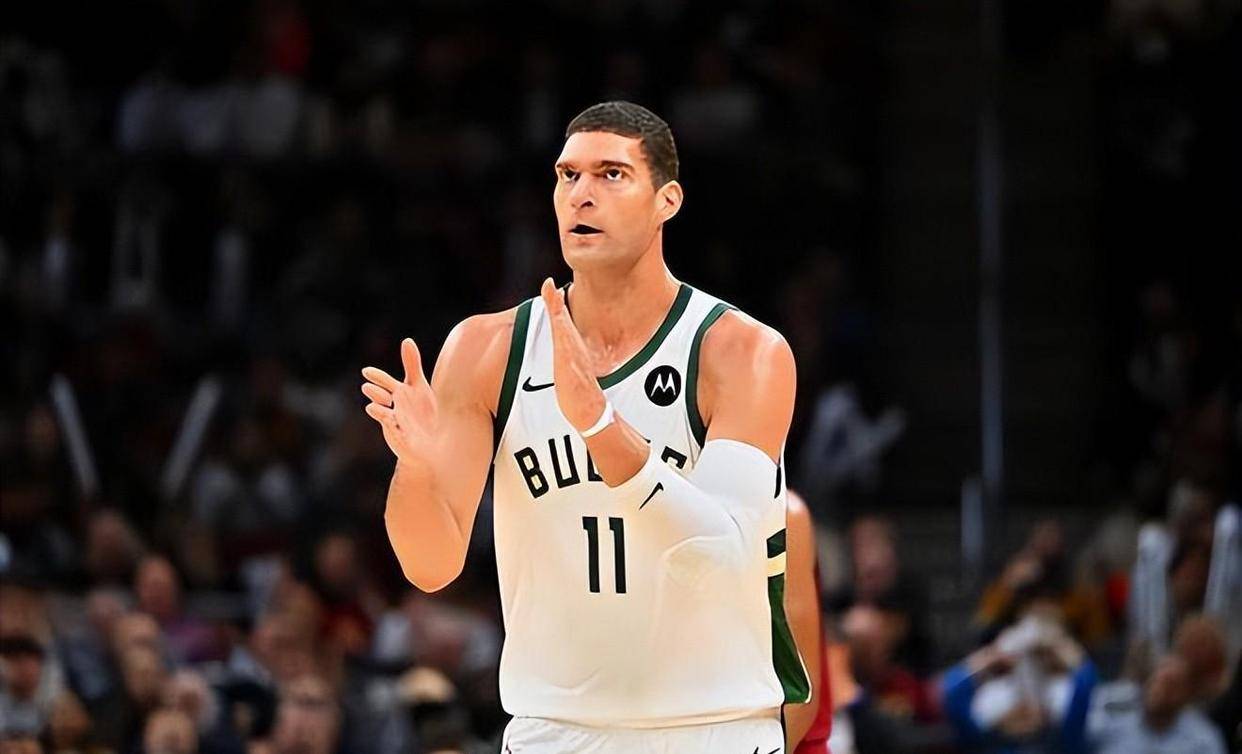 意大利男篮鏖战马刺，威斯布鲁克三分雨点燃全场