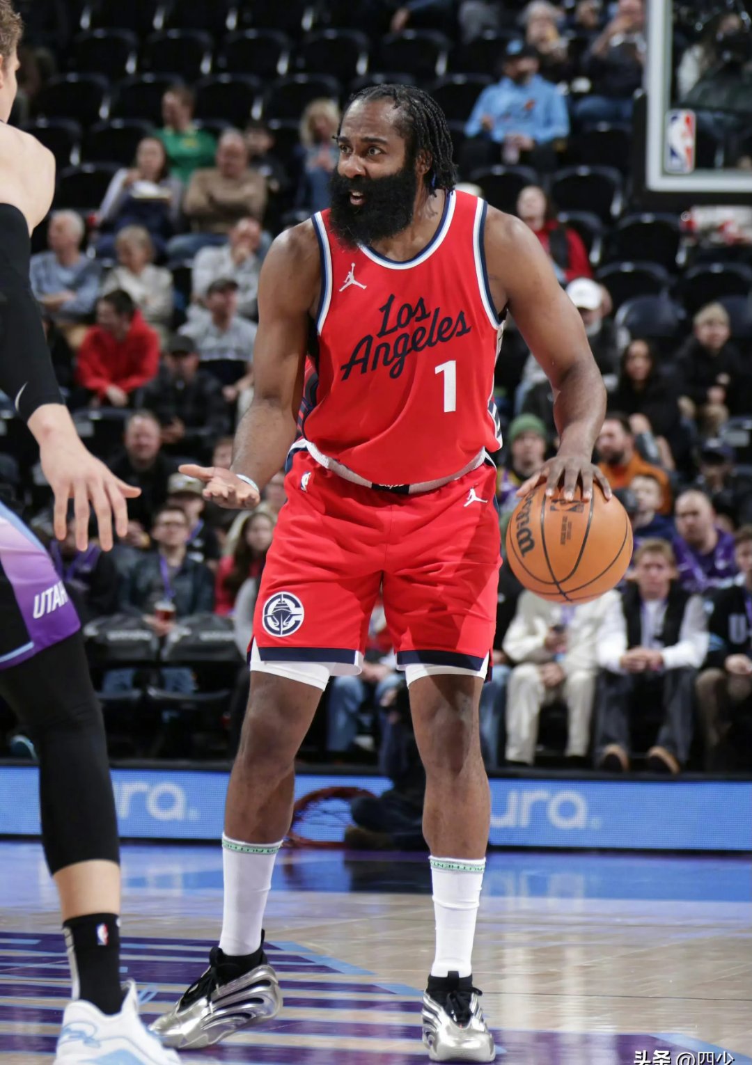 勇士B队强势澳大利亚男篮,哈登高光表现 勇士B队强势澳大利亚男篮,哈登高光表现