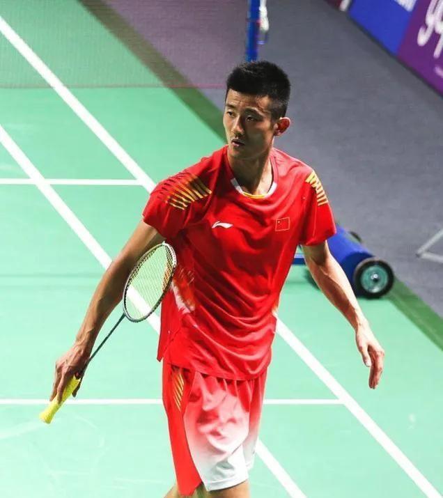 中国羽毛球队逆转马来西亚羽毛球队，谌龙爆发神勇
