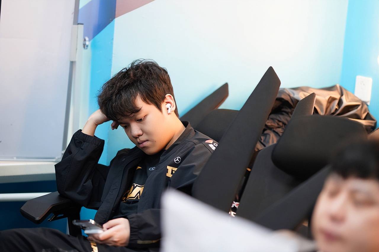 开云体育APP下载-DRX2翻盘JDG，Vetheo完成帽子戏法