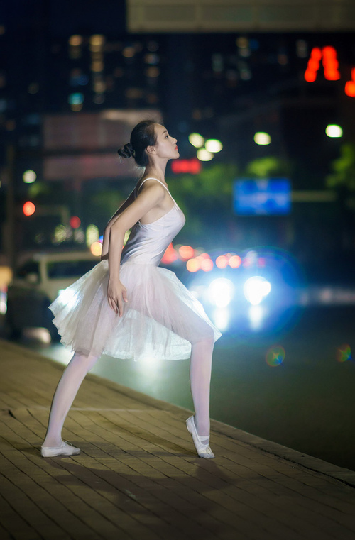 亚洲力量的双重奏,金玟哉于焦点战正名,伊朗以纪律性击溃阿尔及利亚